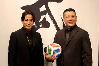 岡田准一、中村俊輔とドリブル1対1実現　サッカーを“武術”の視点で紹介