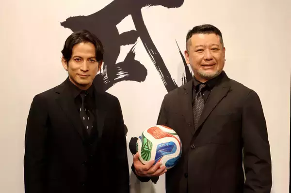 岡田准一、中村俊輔とドリブル1対1実現　サッカーを“武術”の視点で紹介