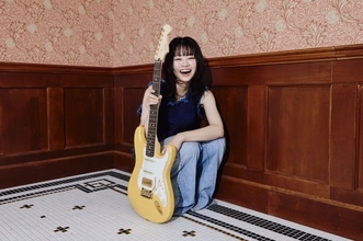 人気ギタリスト・弓木英梨乃、初のシグネイチャーギター発売　こだわりのイエローをまとったストラトキャスター