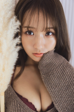 “ピュアの代名詞”森脇梨々夏、カラフルな水着グラビアを披露　『PARADE』の誌面を彩る