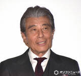 「舘ひろし、デビュー50周年祝われダンディに返答　渋みがますます増す」の画像1