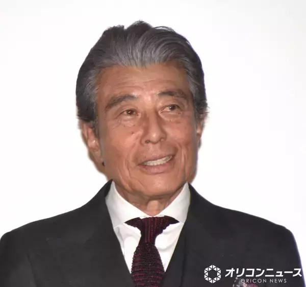 舘ひろし、デビュー50周年祝われダンディに返答　渋みがますます増す