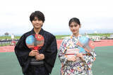 「佐藤勝利＆原菜乃華、長岡花火大会にサプライズ登場　映画の“双子花火”再現に思わず「わあ」」の画像1