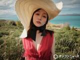 「須田亜香里、胸元開け妖艶な視線　6・25に旅フォトブック発売」の画像1