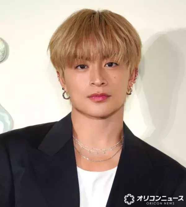白濱亜嵐、姪っ子たちと2ショットで“おじの顔”　姉・ラブリが公開「叔父活してる亜嵐くんかわいすぎ」「白濱家大好き」