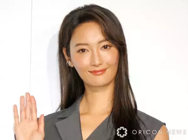 菜々緒、ファン衝撃の“仲良し双子の妹”との2ショット再び「2人とも綺麗で羨ましいです笑」「名コンビ」　“新しい仲間”の登場も予告