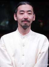 柄本時生、舞台けいこは“ずっと裸足”　柄本家ならではの理由告白「僕、幼少期に…」