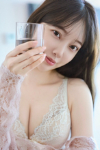 元乃木坂46堀未央奈、表紙＆初解禁カット公開　6年ぶり写真集『深紅の余韻』