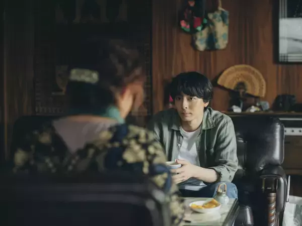 高杉真宙、金髪ジョッキー役から一転、“優しすぎる長男”に　演技の振り幅を見せる主演映画の場面写真＆お茶目なオフショットも