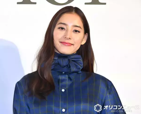 新木優子、全身ディオールファッションでスラリ美脚披露　バレンタインの思い出は「手作りで差し入れ」