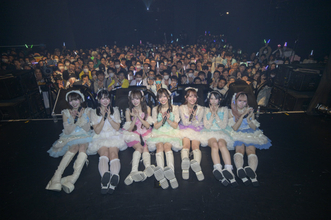 佐久間宣行プロデュース・ラフ×ラフ、初の全国ライブハウスツアー完走　千秋楽に誕生日の佐久間にサプライズ演出も