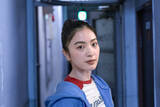 「花瀬琴音、映画『国境』で全編大阪弁の“浪速の女”に　井筒和幸監督が即決「あの子ええやん！」」の画像1
