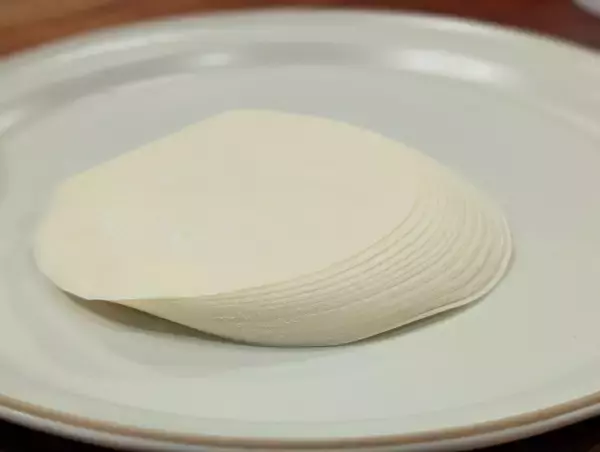 餃子の皮で“ミニタコス”？　アルミホイルを使った”裏ワザレシピ”「おやつやおつまみにもピッタリ」