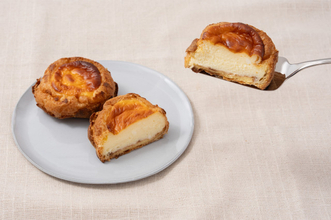 【きょうから】ビアードパパ、『焼きチーズケーキシュー』発売　濃厚チーズケーキ×サクサク食感の“進化系スイーツ”