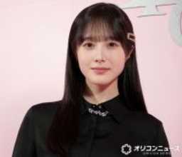 本田紗来、大人シックなルックを披露　リップも「ウルウル」に