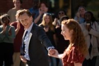 トム・ヒドルストン、50日間の猛特訓でダンス挑戦　『サンキュー、チャック』舞台裏映像解禁