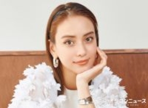 滝沢カレン、モノトーンの“気まぐれ”私服コーデを披露　バッグは田中みな実からの贈り物「バッグをどうしてもお伝えしたくて撮りました」