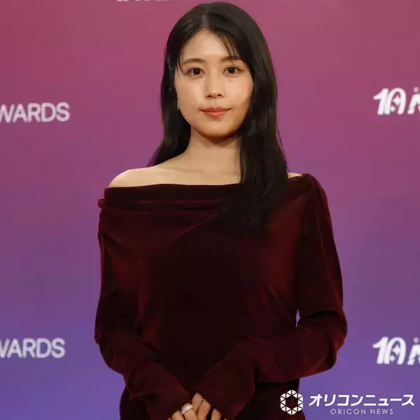 【CAA】有村架純、シックなオフショルドレスで魅了　落ち着いた華やかさ際立つ