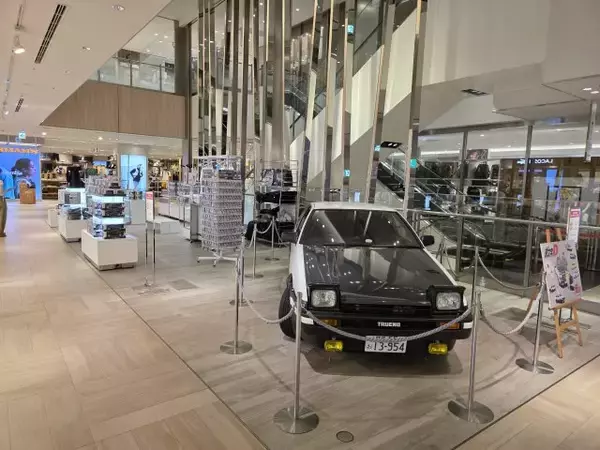 『頭文字D』本物の「ハチロク」実車、名古屋に登場　場所は駅直結「タカシマヤ ゲートタワーモール」内で