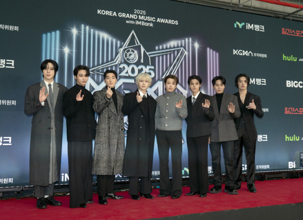 【KGMA】ATEEZ、大賞に輝く「必ず幸せにしてあげます」　ミンギが“ぴょんぴょん”喜びの舞