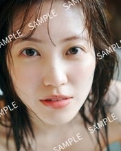 櫻坂46”キャプテン”松田里奈、少し火照った表情で…濡れ髪ショット　1st写真集の封入特典解禁