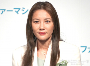 「49歳には見えない」瀬戸朝香、“15センチカット”の新ヘア披露「すっごく素敵」「お似合いです」