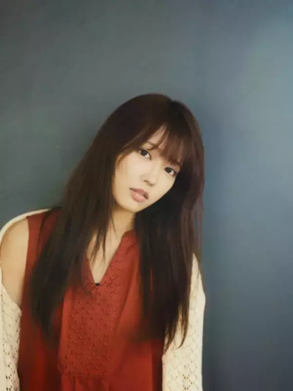 日向坂46清水理央、息をのむ美しさで“存在感”放つグラビア　『ひなあい』での積極性も話題に