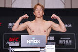 「【UFC】朝倉海、バンタム級復帰戦へ計量クリア　スモザーマンとフェイスオフ公開　メディアデーでも会見に臨む」の画像1
