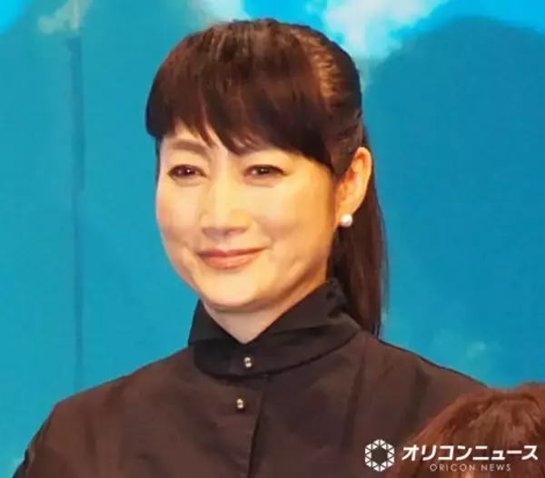 余貴美子、“娘”と2ショット「中々見られない素敵な笑顔」
