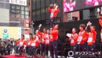 りくりゅう、日本橋の街でリフトを披露　フィギュアスケートペアの認知度向上に「入口になったらいいなと思って」