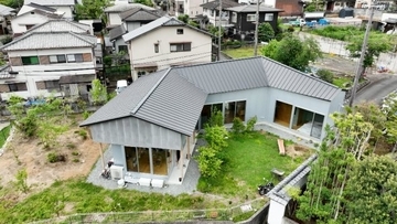 180坪“訳あり物件”に建てたCの字ハウス、夫妻の理想を実現【住人十色】