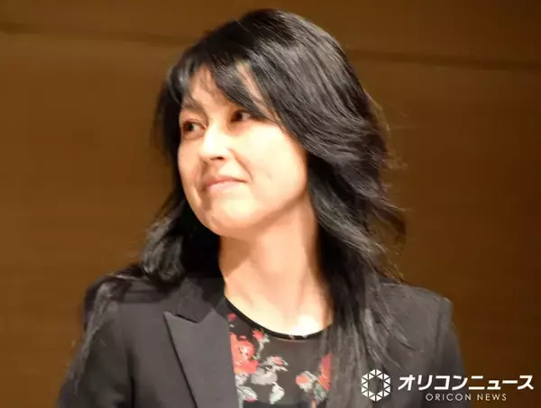 「このツーショット泣ける」岸谷香、プリプリメンバーと“再会”で熱いハグ「素敵な写真」「末っ子になる香ちゃん」