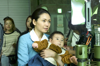 二階堂ふみ、0歳の共演者に見せた優しい表情　西川美和監督『わたしの知らない子どもたち』撮影の舞台裏公開