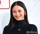 「大政絢、圧巻オーラ放つブラックコーデ　秋には「一歳の息子と紅葉に行きたい」」の画像1