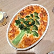 “ダイナミック”な「クリスマスツリーグラタン」が話題　ブロッコリーで作る大胆料理、水溜りボンド・トミーも絶賛