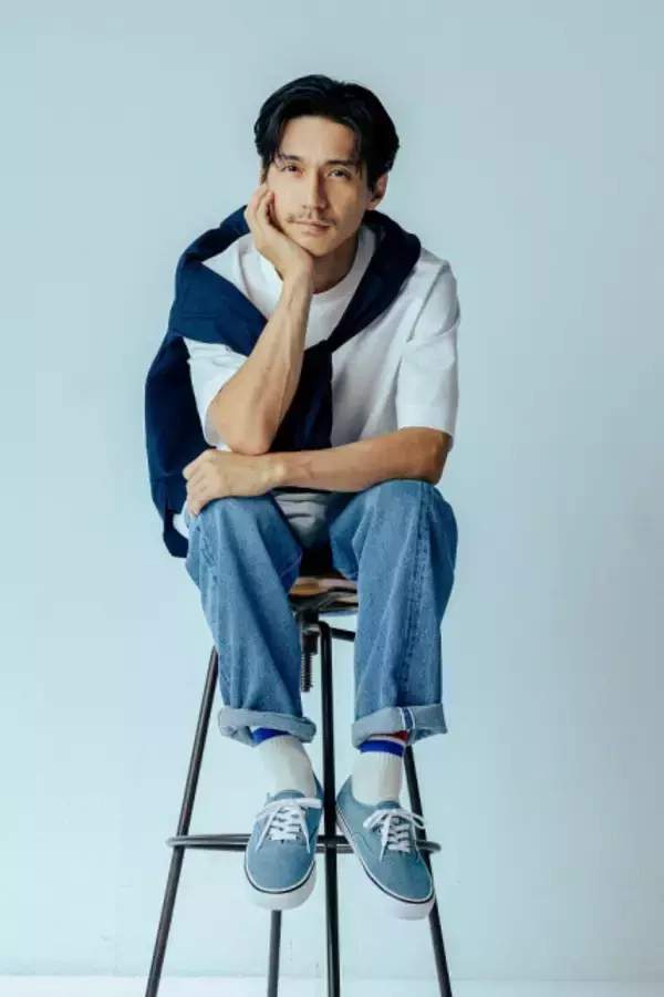 錦戸亮、ABCマート限定Vans「Summer Denim Pack」モデルに「自分も41歳ですけど、堂々と履けますね」