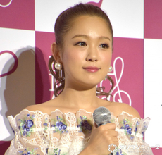 西野カナ、プライベートでの艶やかな着物姿を披露「綺麗すぎる」「久しぶりに黒髪見たぁぁ」「お抹茶飲んでる」
