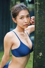 “ミスヤングマガジン賞”受賞の朝ドラ俳優、透明感あふれるグラビア　見惚れる美ボディも披露