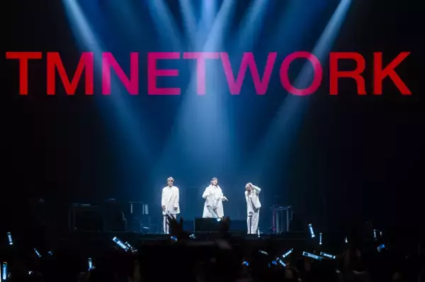 ユニット名を“TMNETWORK”へワンワード化　体験型音楽空間ツアー『QUANTUM』横浜アリーナでファイナル迎える