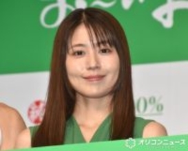 有村架純、日本茶カラーの華やかワンピースで登場　なかやまきんに君も緊張で「胸がムキムキ」