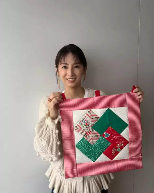“手芸にハマる”北川景子、クリスマス仕様の新作ハンドメイドに反響「部屋が明るくなりますね！」「とてもオシャレ」　手芸連載でキルト製作に挑戦