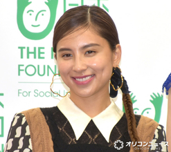 第2子妊娠中のラブリ、ふっくらお腹で5歳長女と“おちゃめ”な2ショット「めっちゃ素敵な写真」「こんなママ可愛すぎる」