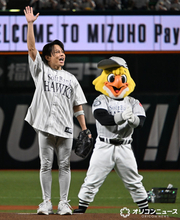 T.M.Revolution、ホークス球団マスコットのハリーホークへ筋肉アドバイス「デカいだけじゃない、残すことも大事」