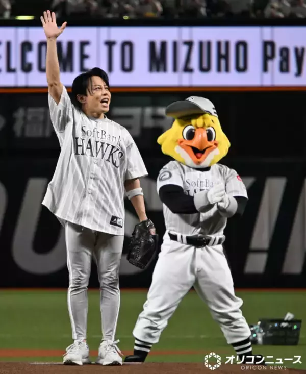 T.M.Revolution、ホークス球団マスコットのハリーホークへ筋肉アドバイス「デカいだけじゃない、残すことも大事」
