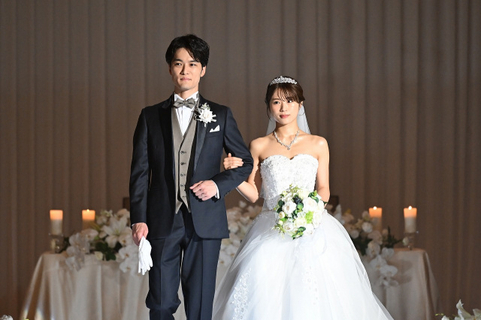 渋谷凪咲、衝撃シーン演じる　純白ドレスがずれ落ち…秘密“丸見え”「キッツい」姿【南田南弁護士は天才肌】