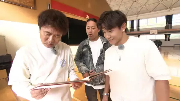 浜田雅功、小学校時代の卒アル写真公開　母校で世界王者と“奇跡のコラボ”