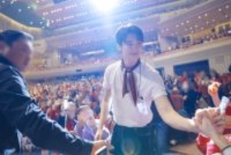 イ・ジョンソク、アジア6都市を巡るファンミーティングツアー完走「ゆっくり一緒に歩んでいきたい」　客席を周遊したっぷりファンサービス