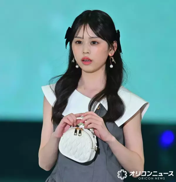 “カジサック”の娘・梶原叶渚、『ガルアワ』清楚なお嬢様ファッションでランウェイ