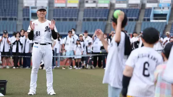 千葉ロッテ、試合後に子どもたちと交流　小川龍成「野球の楽しさを伝えられたのかなと思います」