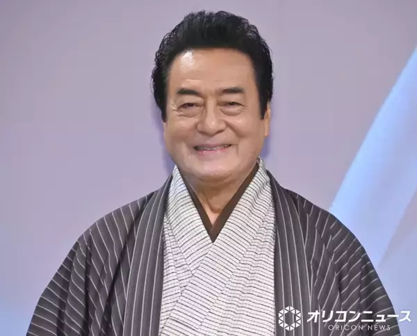 高橋英樹、93歳の姉からの贈り物に大喜び「大きな梨が届きました」　“秋の味覚”手にしたプライベートショット公開